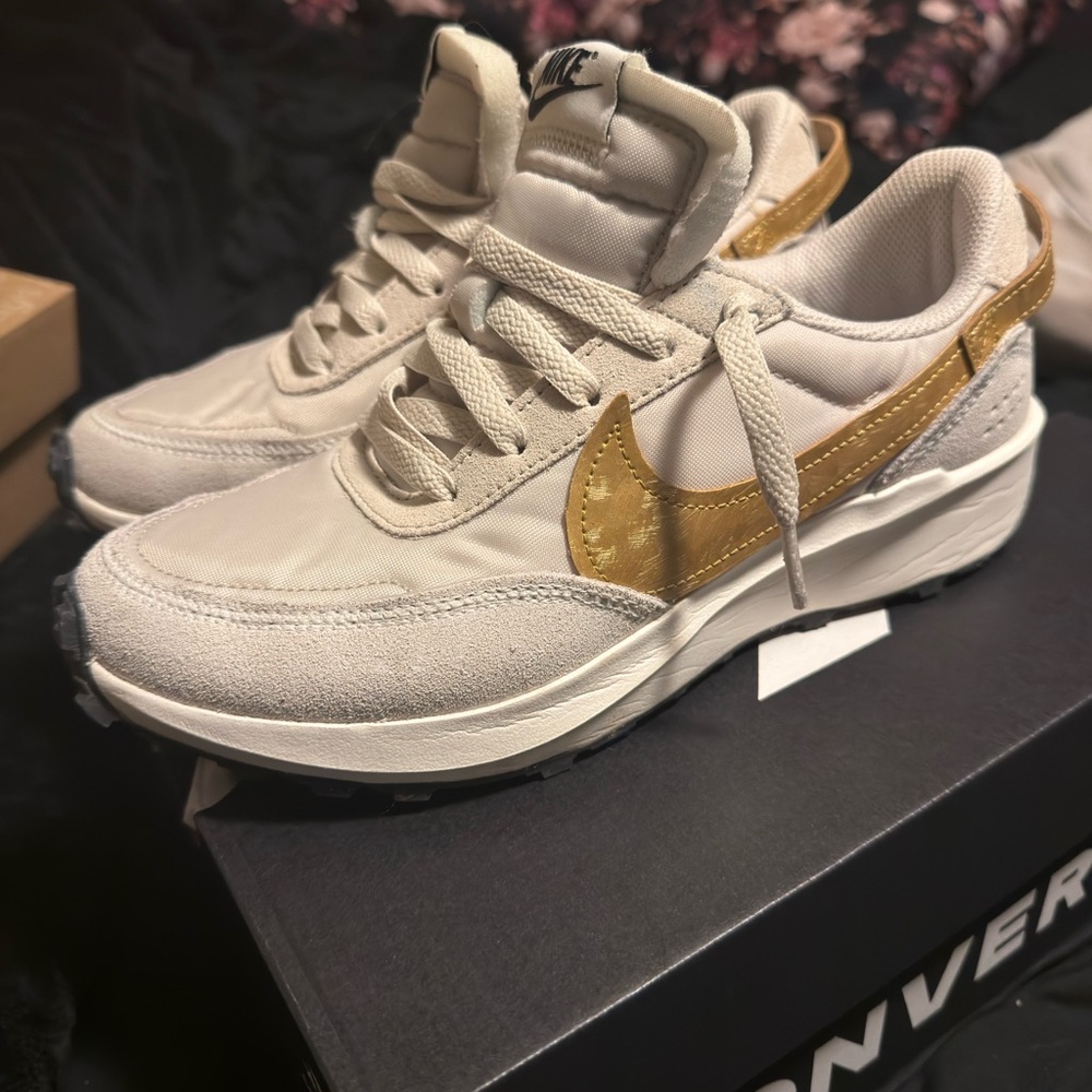 Nike Women's waffle debut